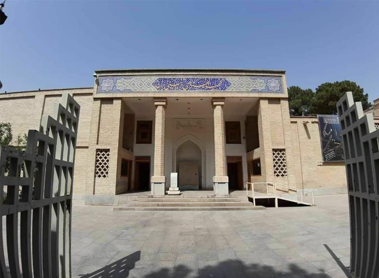 موزه هنرهای تزئینی اصفهان در عمارت رکیب خانه